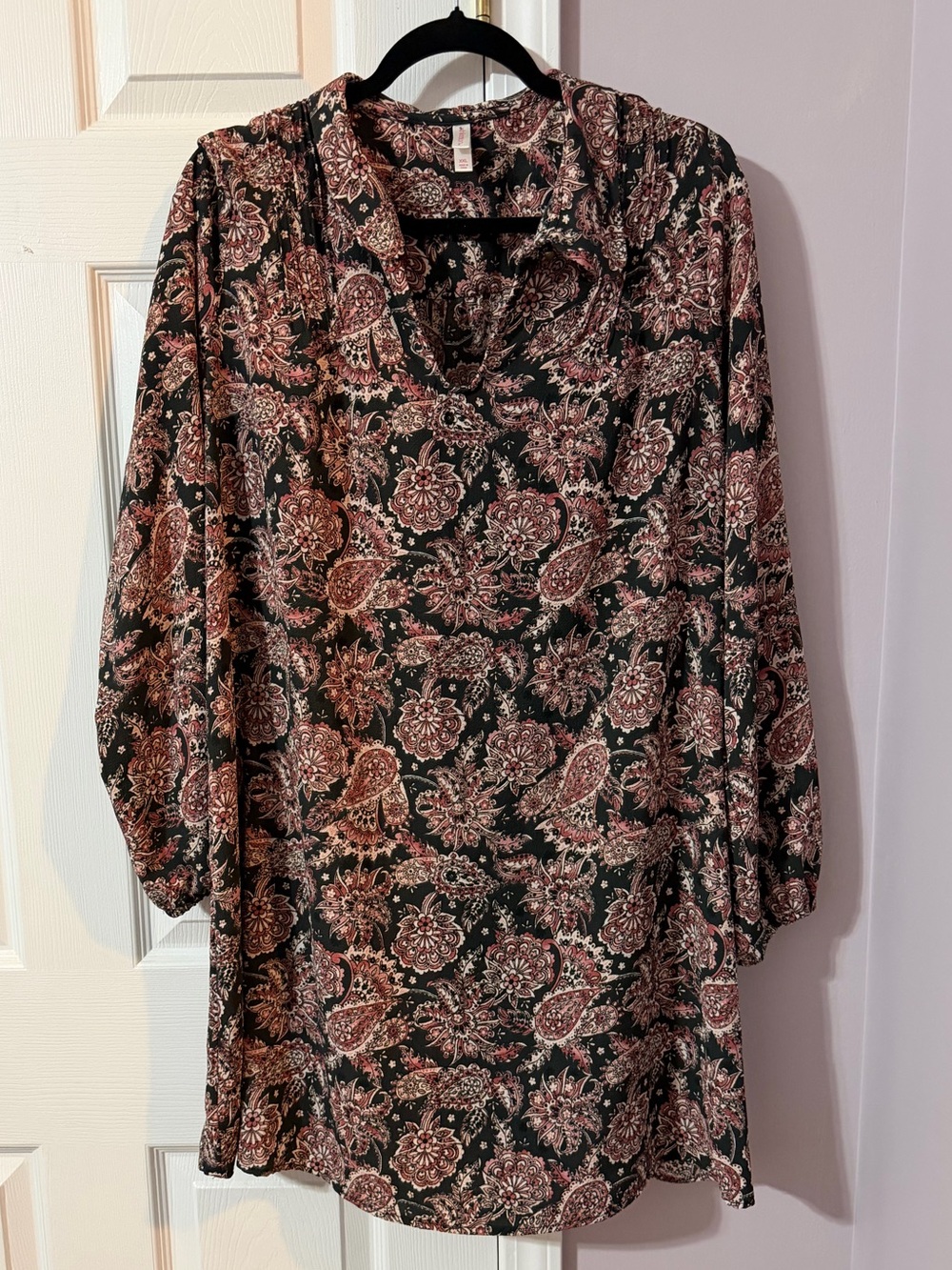 Xhilaration Black and Rose Floral Tunic Blouse